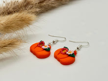 Load image into Gallery viewer, Floral Pumpkin Earring
